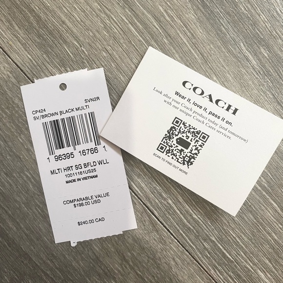 💕💟NWT COACH HEART PRINT BIFOLD WALLET SIGNATURE CANVAS LIMITED EDITION💕💟 - Picture 13 of 16